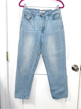 Cello Light Wash Straight Leg Ankle Length jeans size 9/ 29